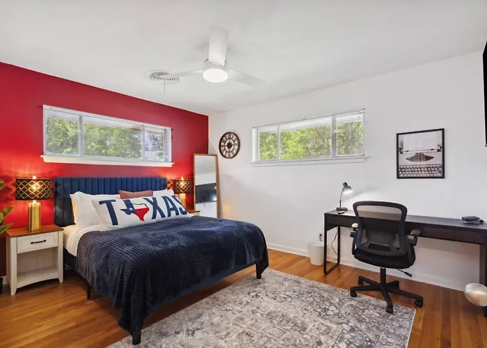 Holiday home Fashionable Tcu Walkable 2bd