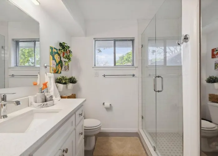 Fashionable Tcu Walkable 2bd Holiday home