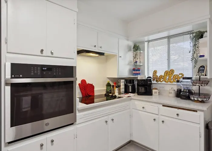 Fashionable Tcu Walkable 2bd *