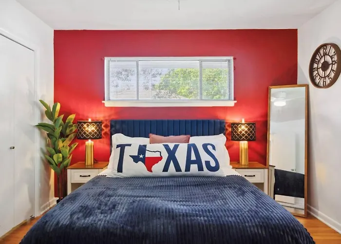 Fashionable Tcu Walkable 2bd