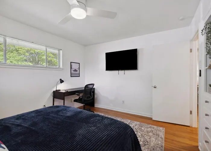 Fashionable Tcu Walkable 2bd