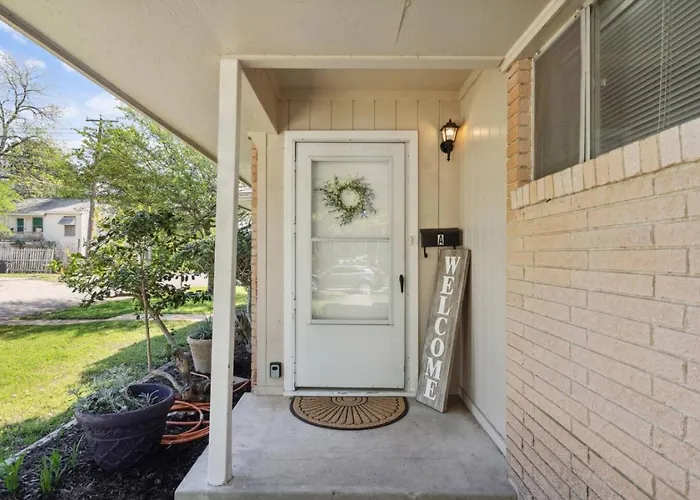 Holiday home Fashionable Tcu Walkable 2bd *